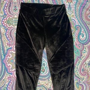 BEBE black velvet cropped skinny pants
